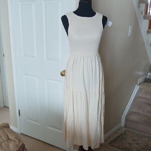 Chic Cream Sleeveless Maxi Dress